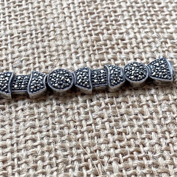 BEAUTIFUL JUDITH JACK STERLING VINTAGE MARCASITE ART DECO STYLE BRACELET
7” - Picture 6 of 10